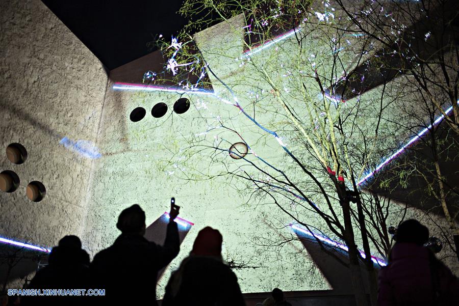 SUIZA-ZURICH-MUSEO NACIONAL-ESPECTACULO DE LUCES