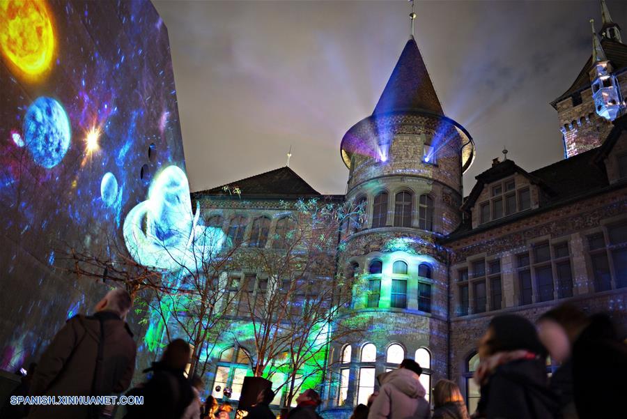 SUIZA-ZURICH-MUSEO NACIONAL-ESPECTACULO DE LUCES