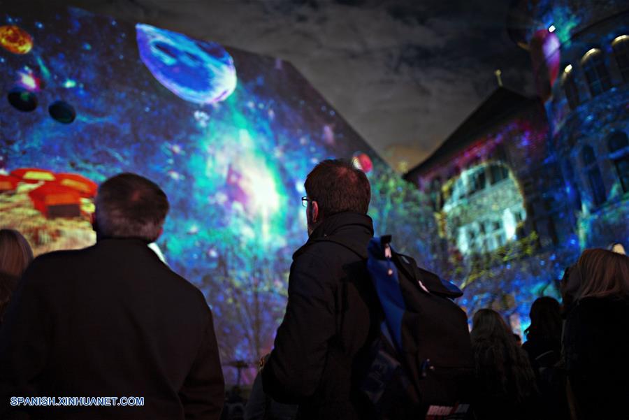 SUIZA-ZURICH-MUSEO NACIONAL-ESPECTACULO DE LUCES