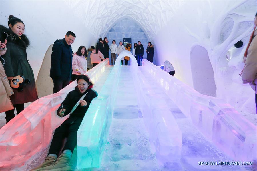 CHINA-HULUN BUIR-HOTEL DE HIELO Y NIEVE  