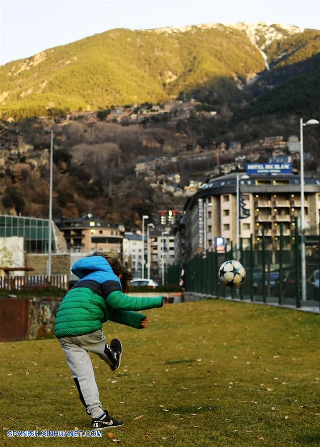 ANDORRA-ANDORRA LA VIEJA-INVIERNO-VIDA COTIDIANA