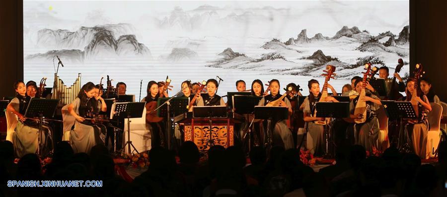 NEPAL-KATMANDU-NUEVO A&Ntilde;O-CONCIERTO-ARTISTAS CHINOS