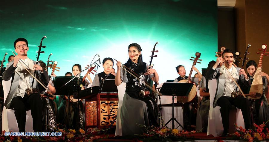 NEPAL-KATMANDU-NUEVO A&Ntilde;O-CONCIERTO-ARTISTAS CHINOS