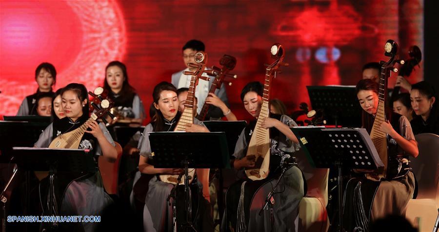 NEPAL-KATMANDU-NUEVO A&Ntilde;O-CONCIERTO-ARTISTAS CHINOS