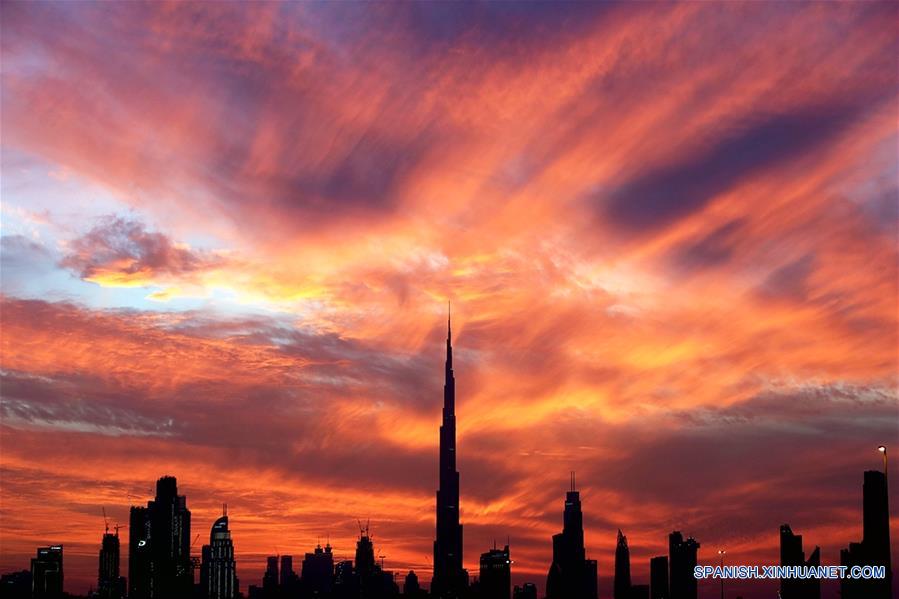 EAU-DUBAI-BURJ KHALIFA-ATARDECER