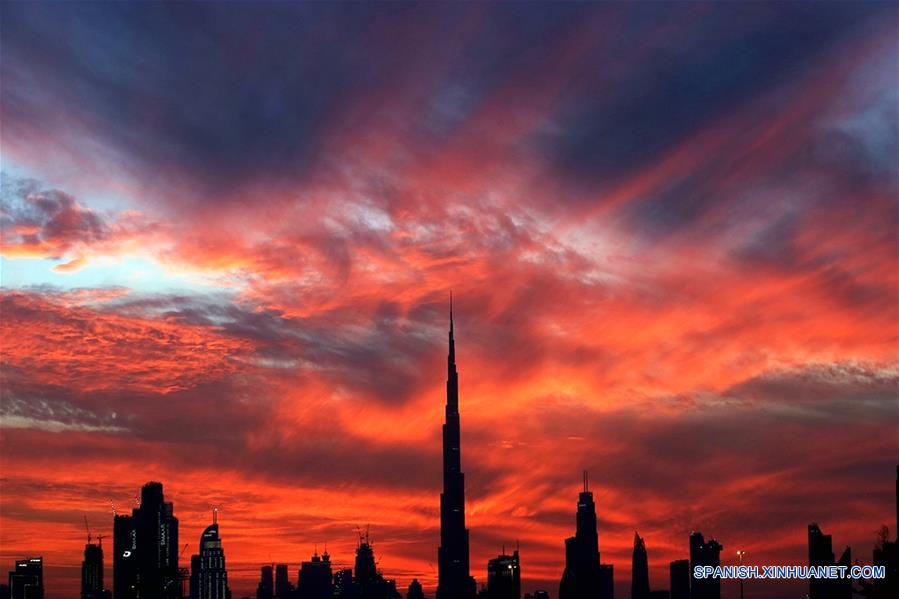 EAU-DUBAI-BURJ KHALIFA-ATARDECER