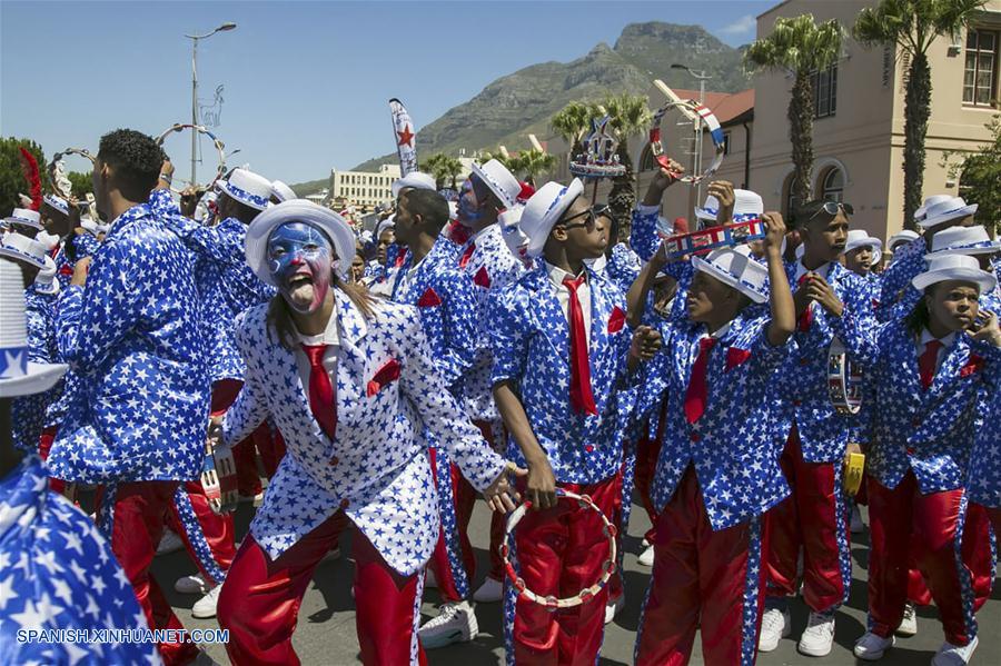 SODAFRICA-CIUDAD DEL CABO-DESFILE DEL JUGLAR-CELEBRACION