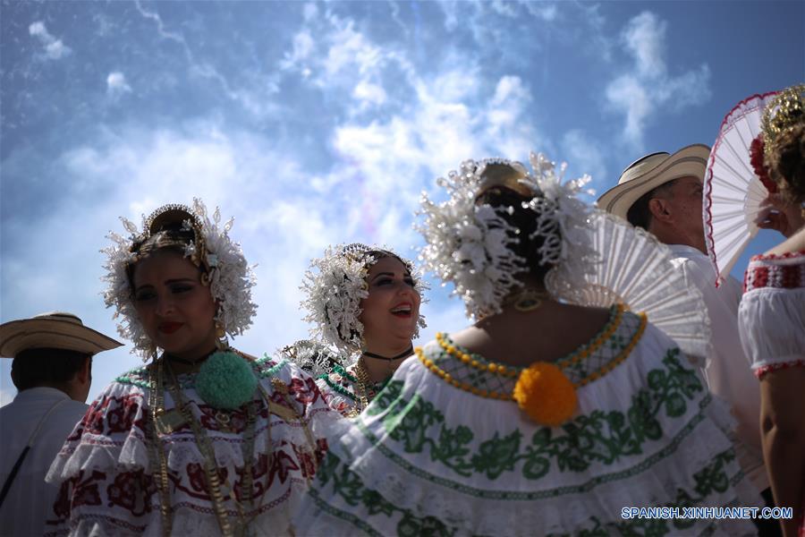 PANAMA-LAS TABLAS-DESFILE DE LAS MIL POLLERAS
