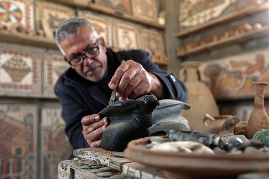 MEDIO ORIENTE-GAZA-ARQUEOLOGO