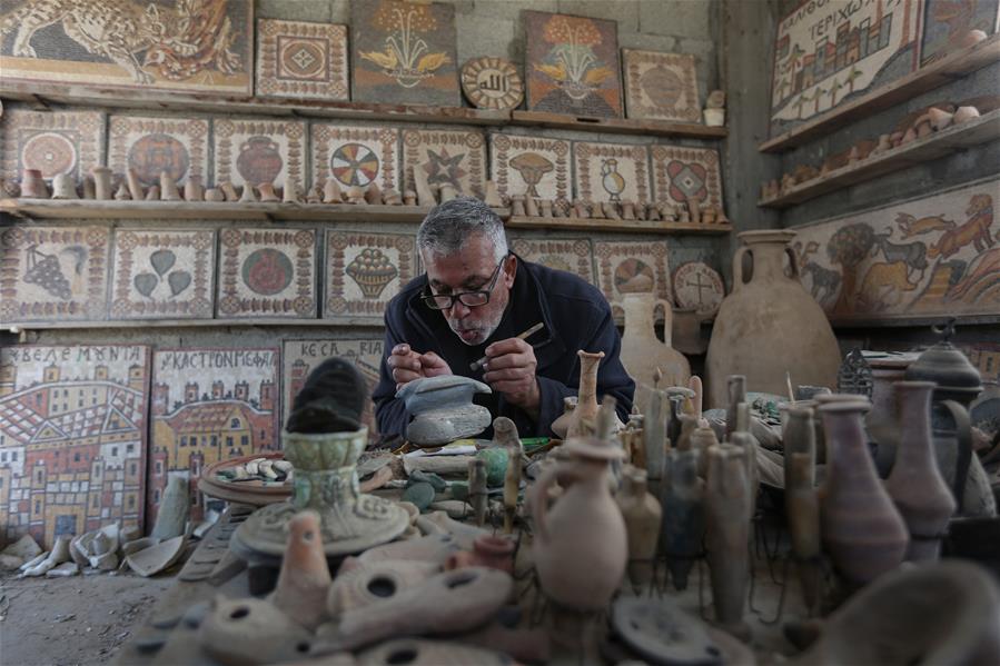 MEDIO ORIENTE-GAZA-ARQUEOLOGO