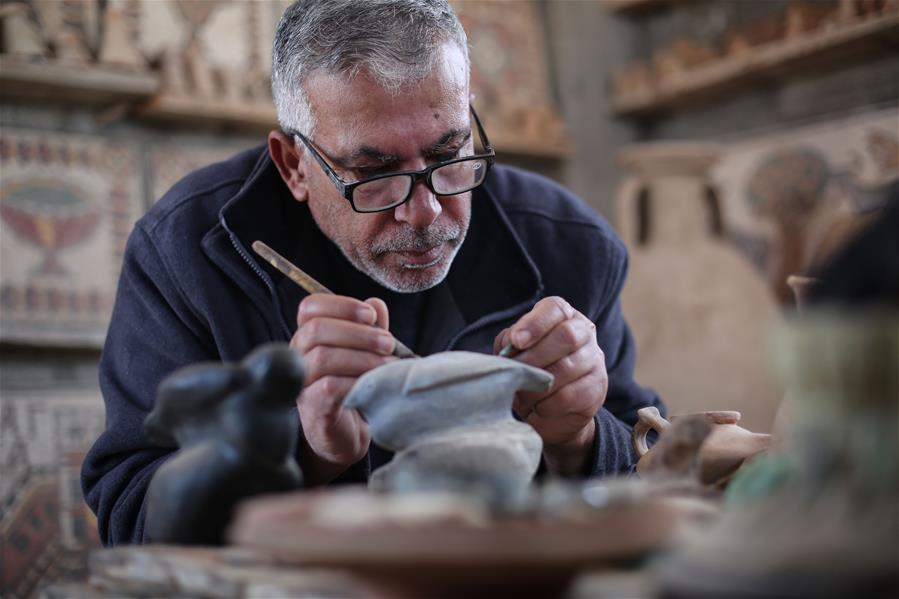 MEDIO ORIENTE-GAZA-ARQUEOLOGO