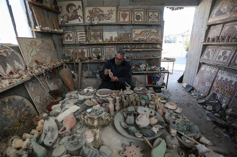 MEDIO ORIENTE-GAZA-ARQUEOLOGO