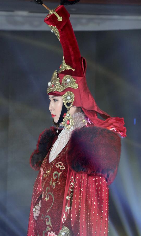 MONGOLIA-ULAN BATOR-FESTIVAL DE PRIMAVERA-MODA