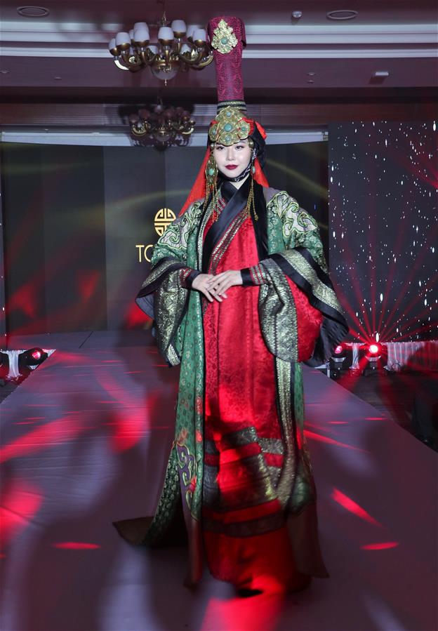 MONGOLIA-ULAN BATOR-FESTIVAL DE PRIMAVERA-MODA