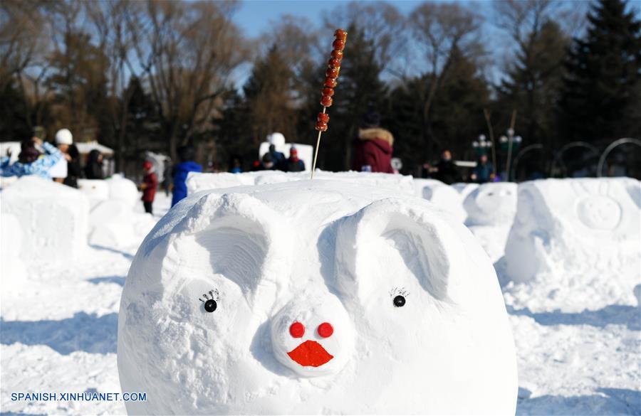 CHINA-HEILONGJIANG-CONCURSO DE ESCULTURA DE NIEVE FAMILIAR  