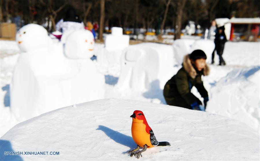 CHINA-HEILONGJIANG-CONCURSO DE ESCULTURA DE NIEVE FAMILIAR  