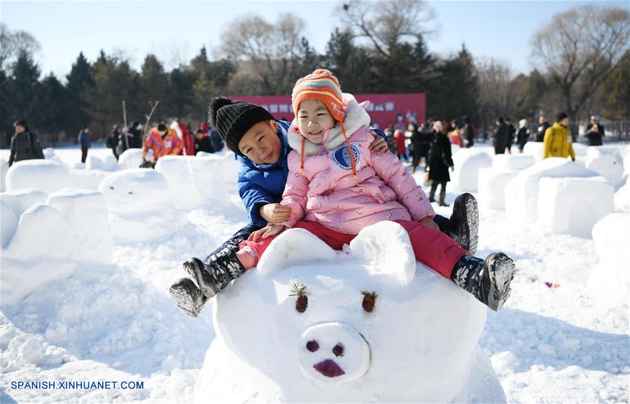 CHINA-HEILONGJIANG-CONCURSO DE ESCULTURA DE NIEVE FAMILIAR  