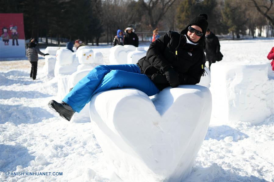 CHINA-HEILONGJIANG-CONCURSO DE ESCULTURA DE NIEVE FAMILIAR  