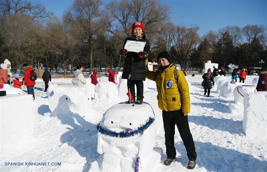 CHINA-HEILONGJIANG-CONCURSO DE ESCULTURA DE NIEVE FAMILIAR  