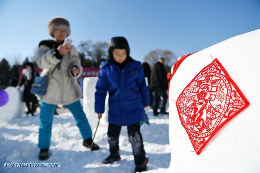 CHINA-HEILONGJIANG-CONCURSO DE ESCULTURA DE NIEVE FAMILIAR  