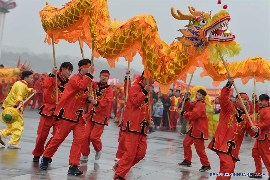 CHINA-JIANGXI-DANZAS DEL LEON Y EL DRAGON