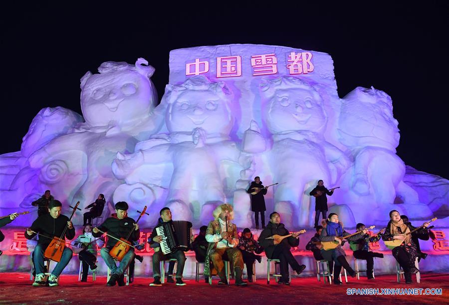CHINA-XINJIANG-FESTIVAL DE LOS FAROLES-CELEBRACIONES 
