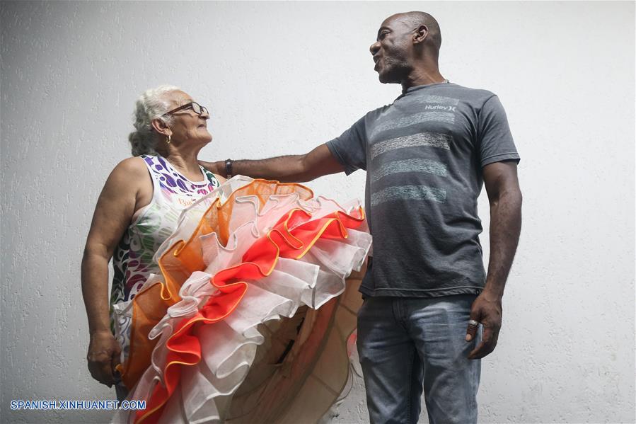 BRASIL-SAO PAULO-CARNAVAL-COSTURERA-SERIE