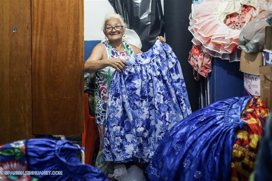 BRASIL-SAO PAULO-CARNAVAL-COSTURERA-SERIE