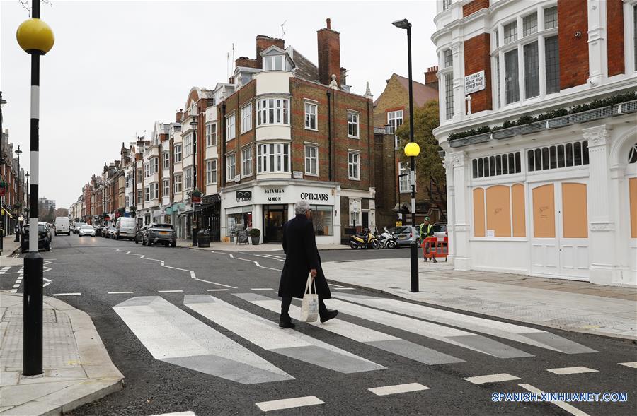 REINO UNIDO-LONDRES-ILUSION OPTICA
