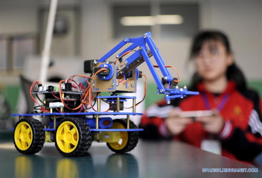 CHINA-HEBEI-CONCURSO DE ROBOTS DE ADOLESCENTES  