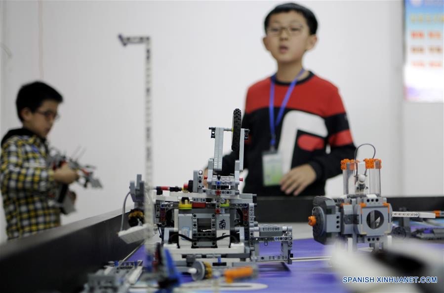 CHINA-HEBEI-CONCURSO DE ROBOTS DE ADOLESCENTES  