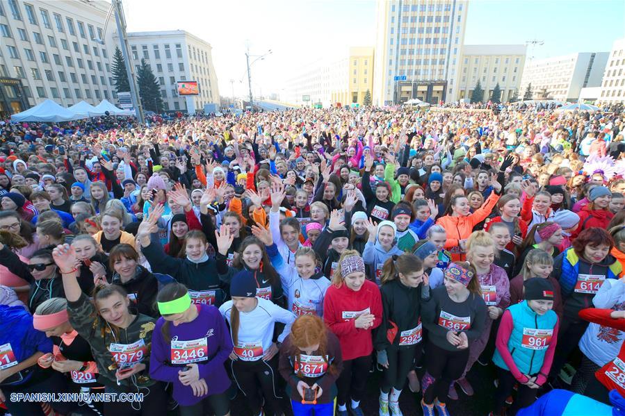 BIELORRUSIA-MINSK-DIA INTERNACIONAL DE LA MUJER-CARRERA DE BELLEZA