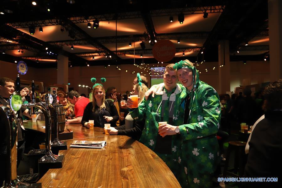 IRLANDA-DUBLIN-FERIA-CERVEZAS ARTESANALES