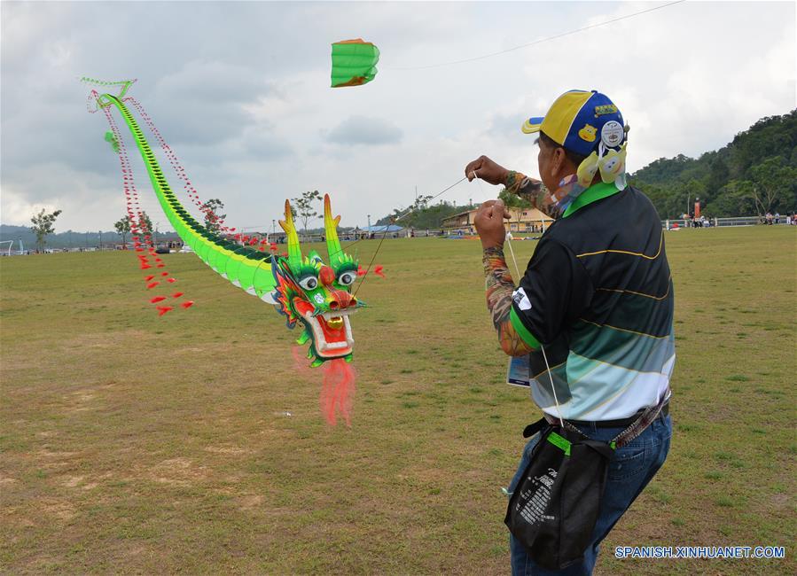 BRUNEI-BANDAR SERI BEGAWAN-FESTIVAL DE COMETAS