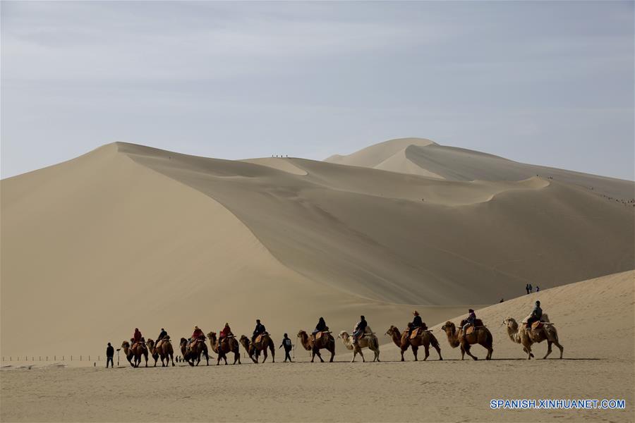 CHINA-GANSU-QINGMING-VACACIONES-TIEMPO LIBRE-TURISMO