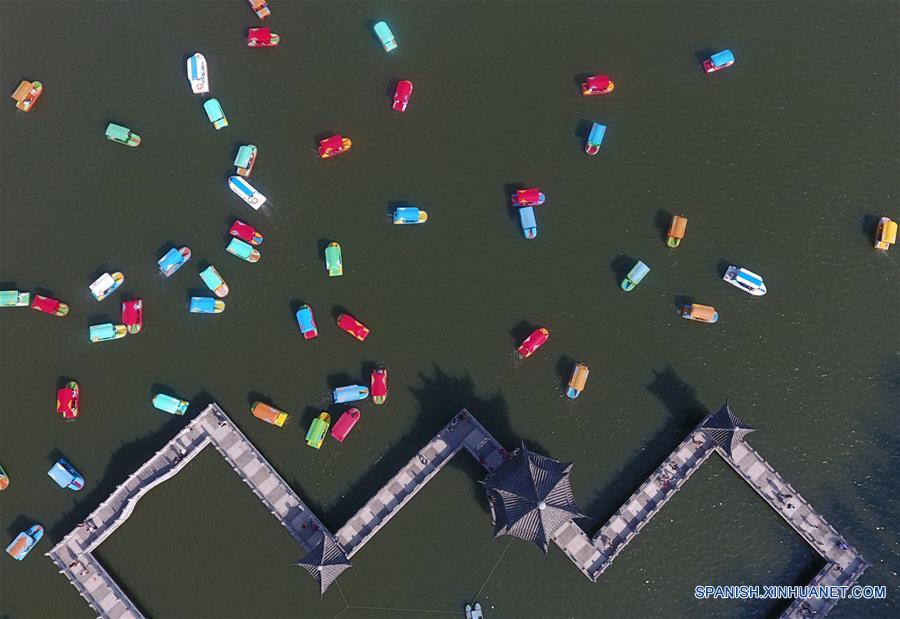 CHINA-HUBEI-QINGMING-VACACIONES-TIEMPO LIBRE-TURISMO