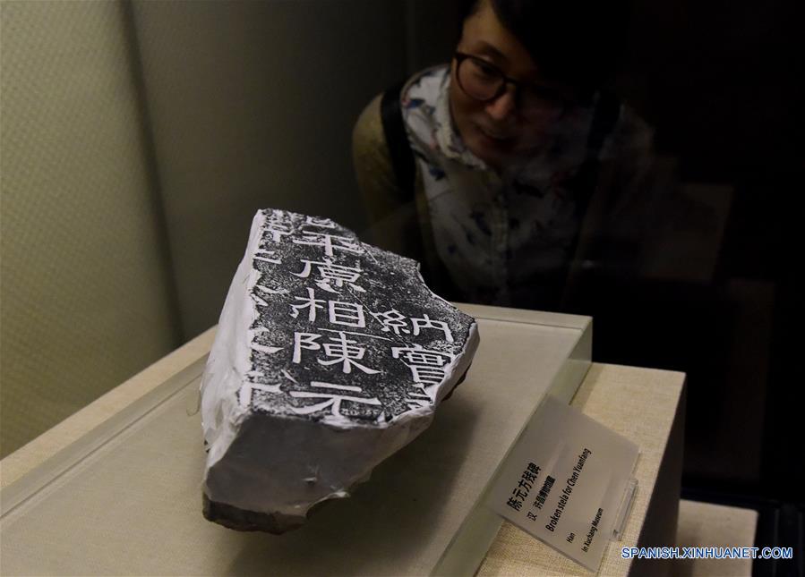 CHINA-HENAN-QINGMING-VACACIONES-TIEMPO LIBRE-TURISMO