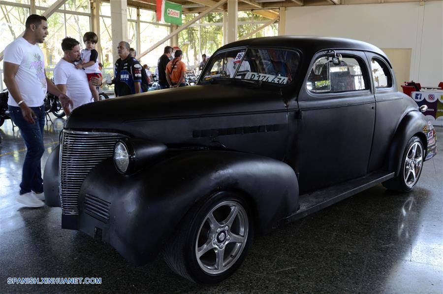 CUBA-HABANA-SALON DEL MOTOR