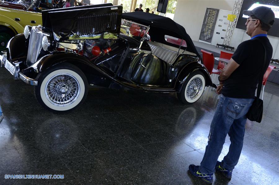 CUBA-HABANA-SALON DEL MOTOR