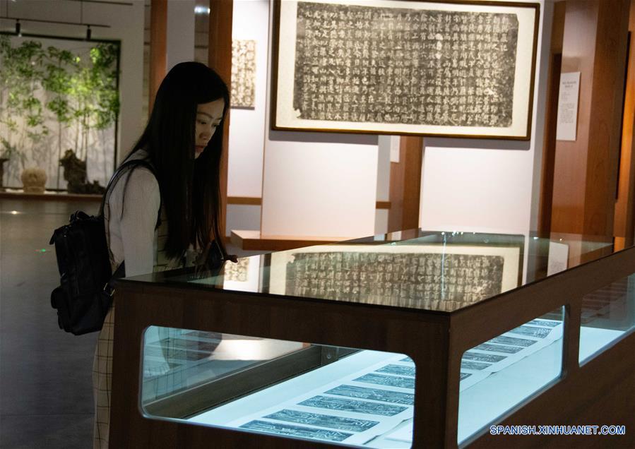 CHINA-HUNAN-MUSEO-INSCRIPCIONES Y TALLADO EN ROCA