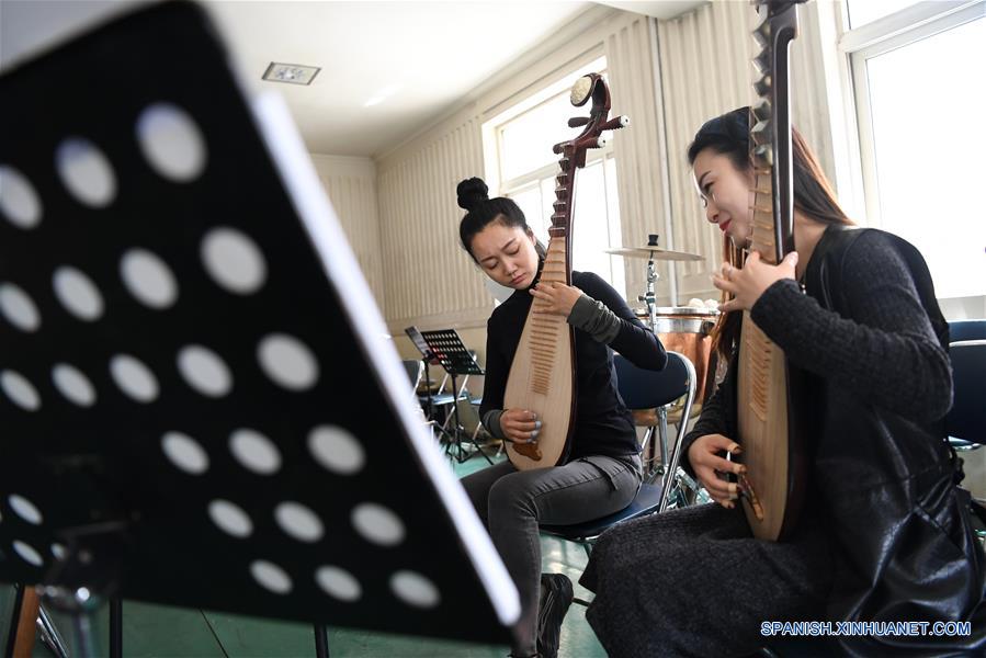 CHINA-GANSU-INSTRUMENTO MUSICAL-PIPA