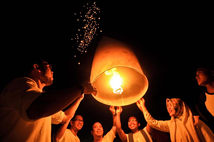 INDONESIA-MAGELANG-DIA DE VESAK-CELEBRACION