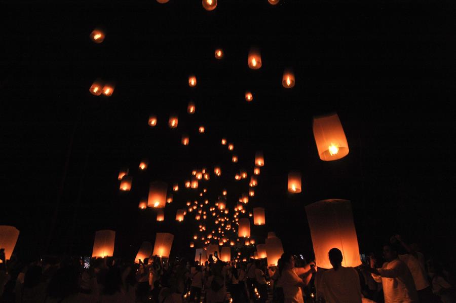 INDONESIA-MAGELANG-DIA DE VESAK-CELEBRACION