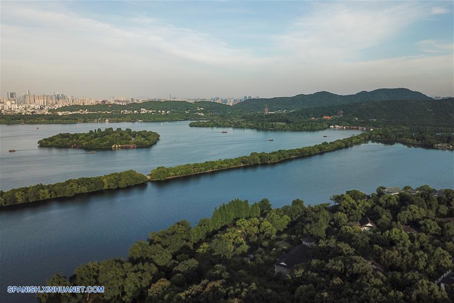 CHINA-ZHEJIANG-LAGO OESTE
