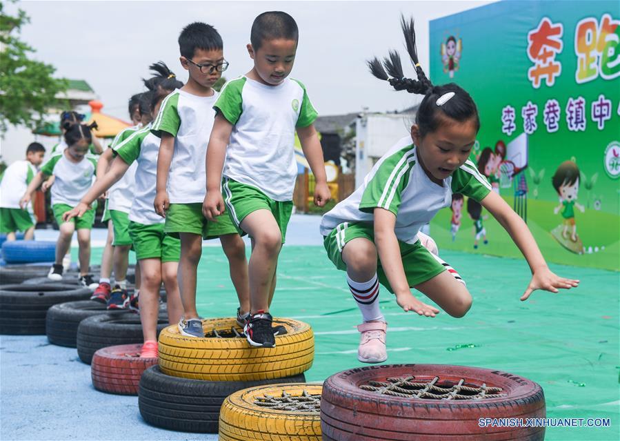 CHINA-ZHEJIANG-DIA INTERNACIONAL DEL NIÑO-CELEBRACION