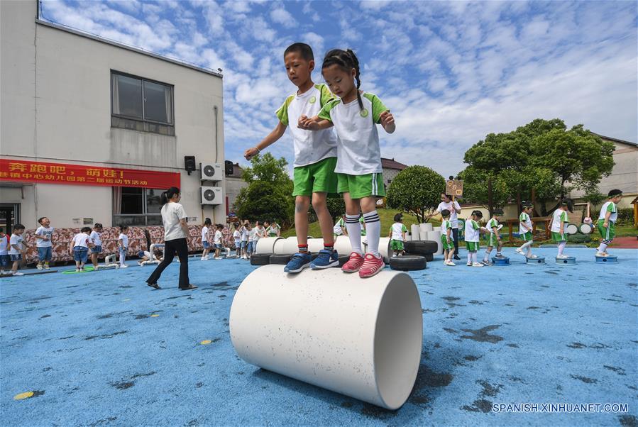 CHINA-ZHEJIANG-DIA INTERNACIONAL DEL NIÑO-CELEBRACION