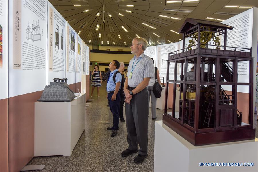 AUSTRIA-VIENA-CHINA-EXPOSICION-NAVEGACION