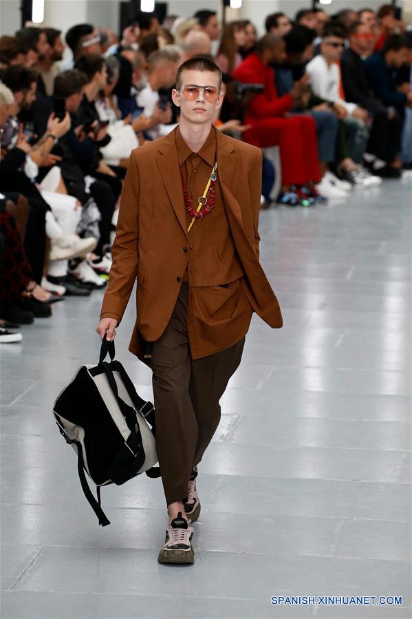 FRANCIA-PARIS-SEMANA DE LA MODA MASCULINA-VALENTINO