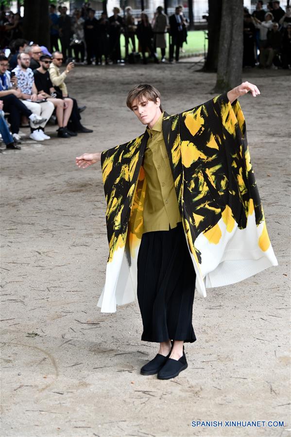 FRANCIA-PARIS-SEMANA DE LA MODA-ISSEY MIYAKE