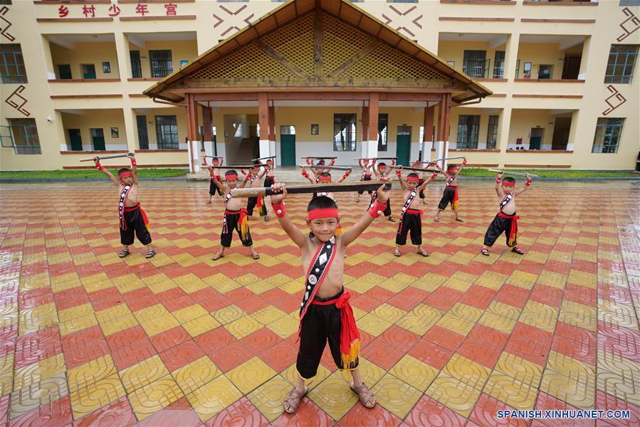 CHINA-YUNNAN-JINGPO-ESCUELA PRIMARIA-SERIE